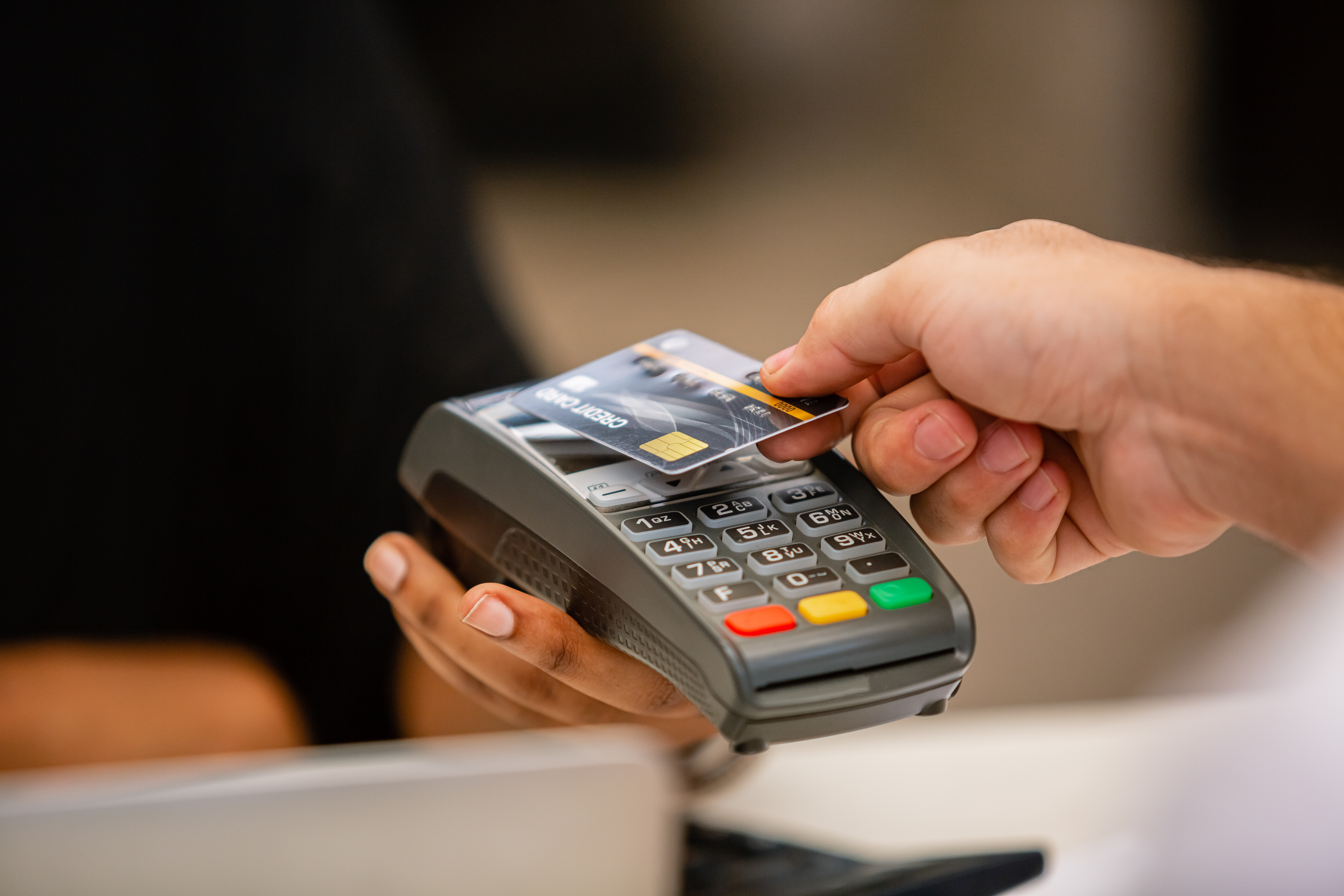 paying with credit card at store pos terminal 2026 01 08 06 52 33 utc